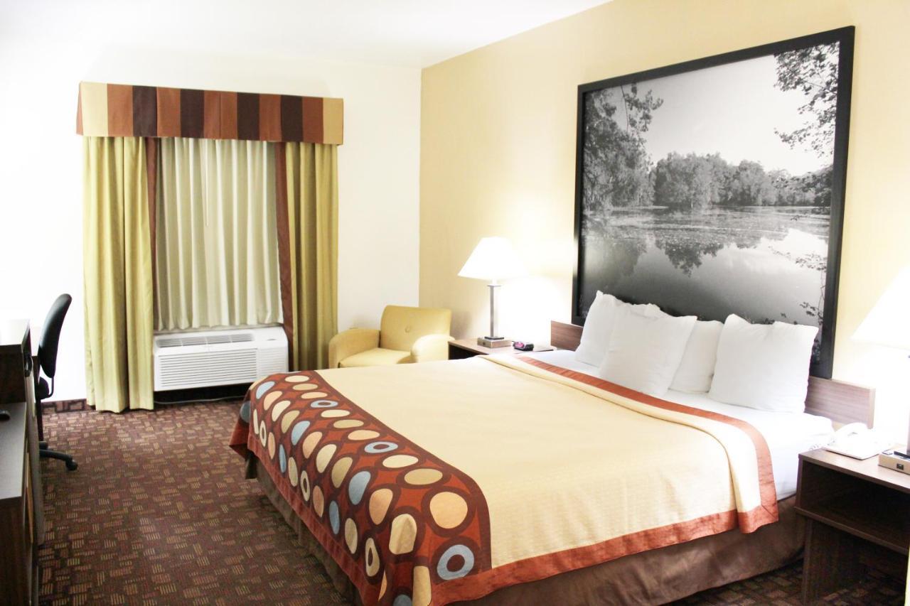 فندق سوبر 8 باي ويندام ثيري ريفرز Three Rivers المظهر الخارجي الصورة