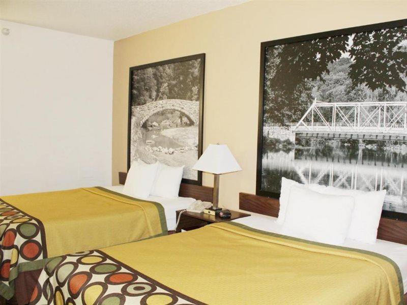 فندق سوبر 8 باي ويندام ثيري ريفرز Three Rivers المظهر الخارجي الصورة