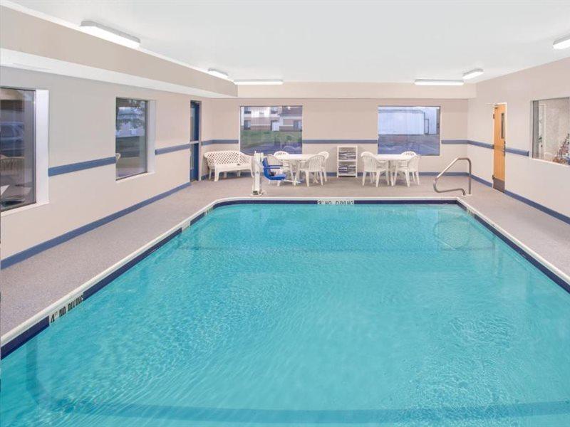 فندق سوبر 8 باي ويندام ثيري ريفرز Three Rivers المظهر الخارجي الصورة